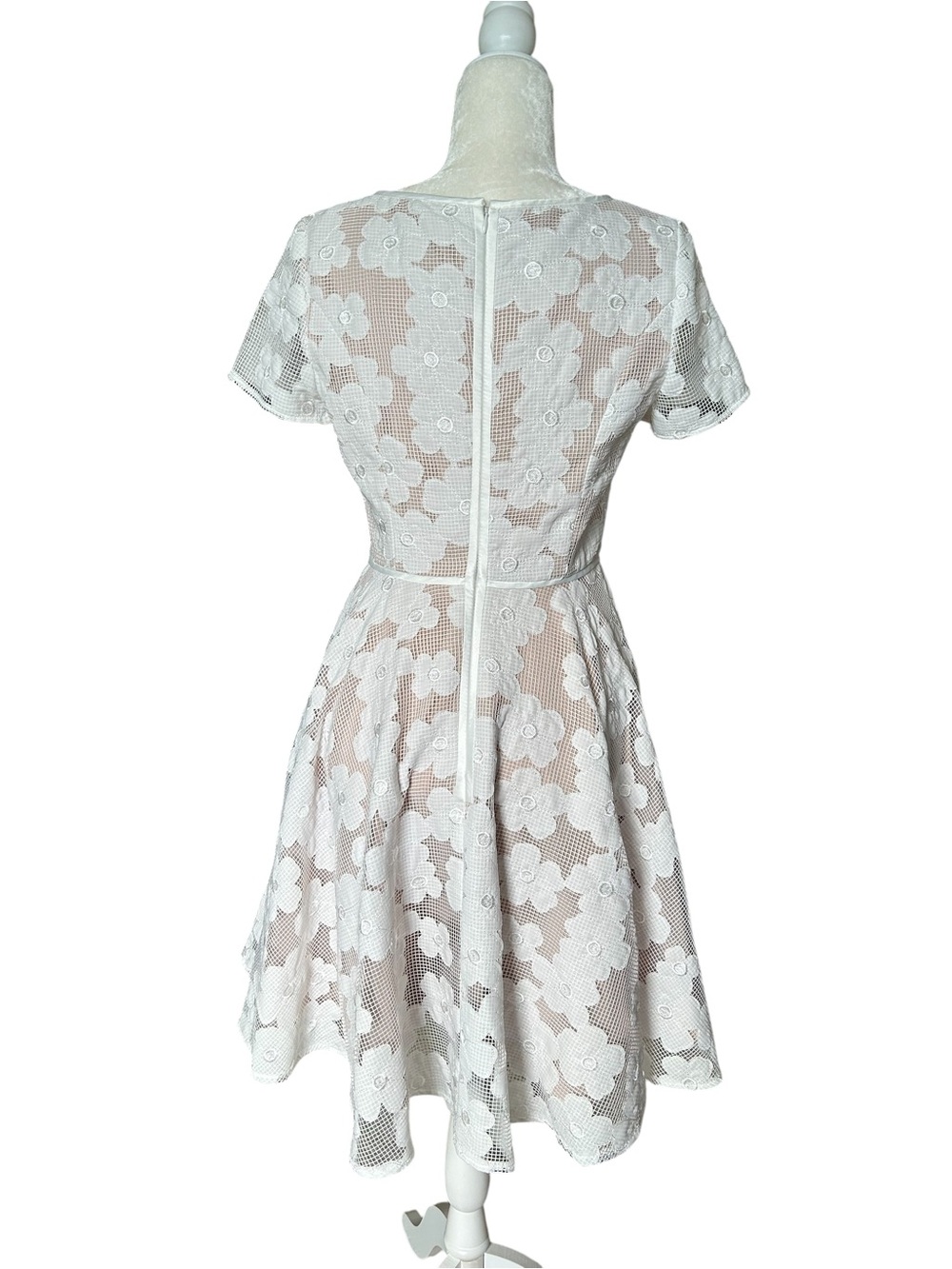 Shani Novelty Fit & Flare Dress in white nude lining- Small LIKE NEW - Picture 7 of 13